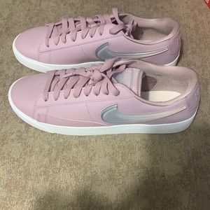 Nike Blazer Size 10.5Low Lux Women Shoes Plum Chalk-Obsidian Mist AV9371-500 New